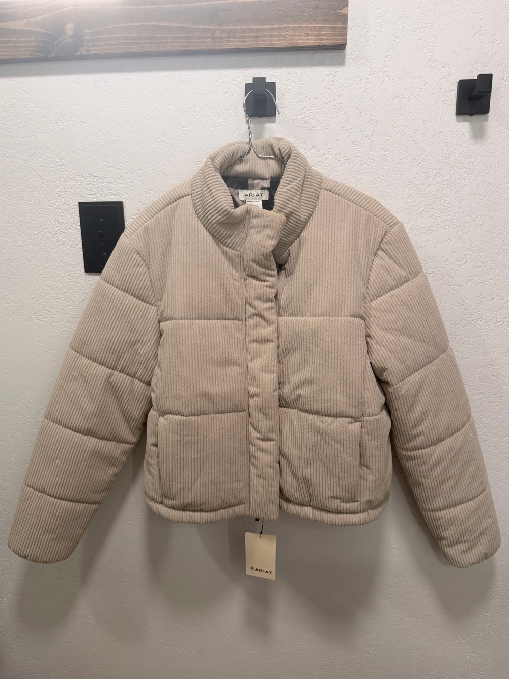 Ariat Swirls Corduroy Puffer Jacket NWT Women’s Large Color: String